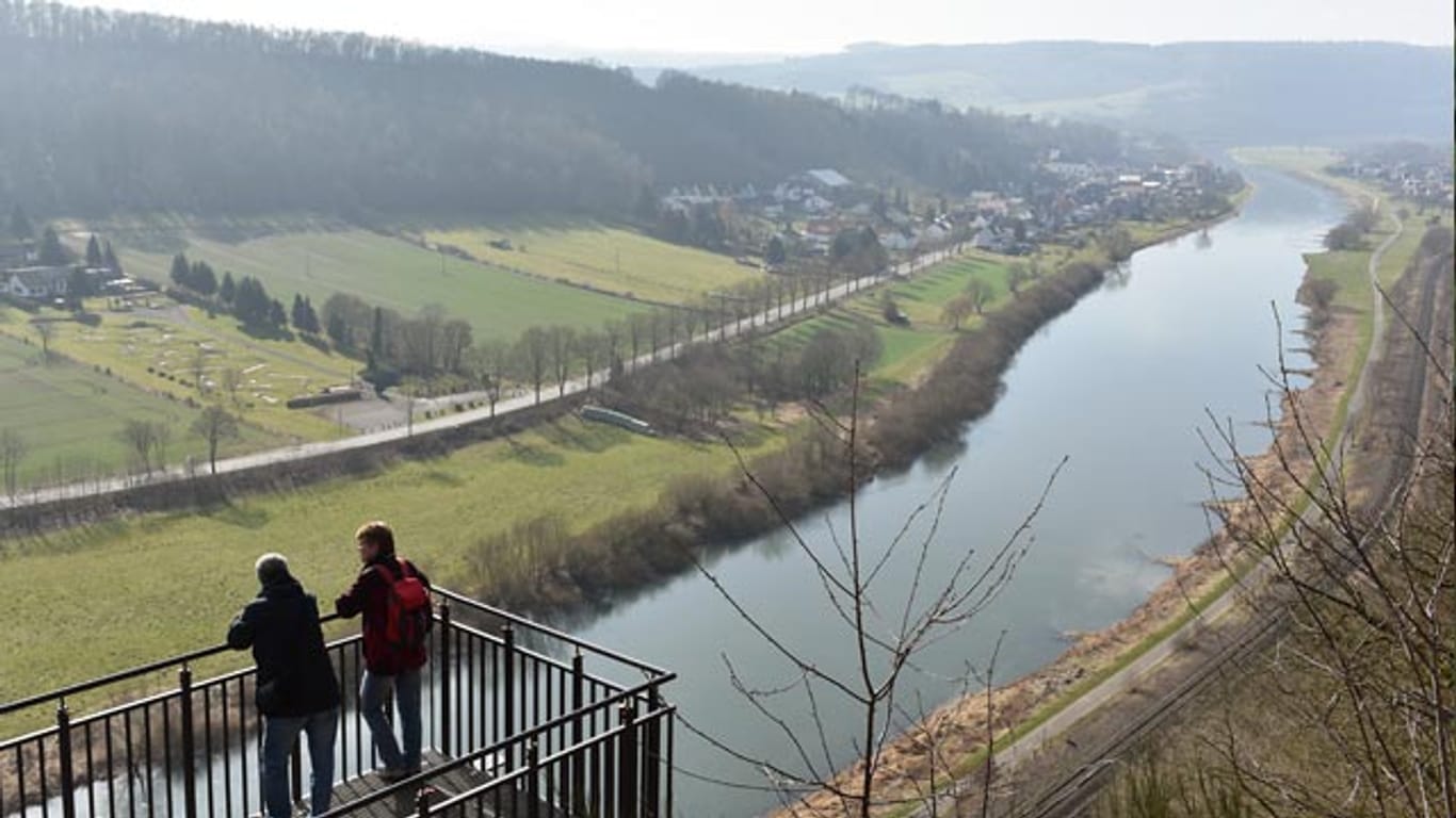 Wanderer auf dem Weser-Skywalk: Am Mittwoch bietet sich noch mal ein Ausflug ins Freie an.