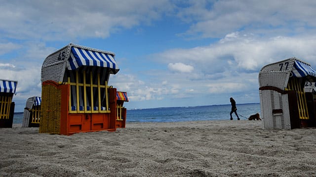 Wolken ziehen auf über der Ostsee (hier Timmendorfer Strand) und in der gesamten Nordhälfte. Wolken ziehen auf über der Ostsee (hier Timmendorfer Strand) und in der gesamten Nordhälfte.