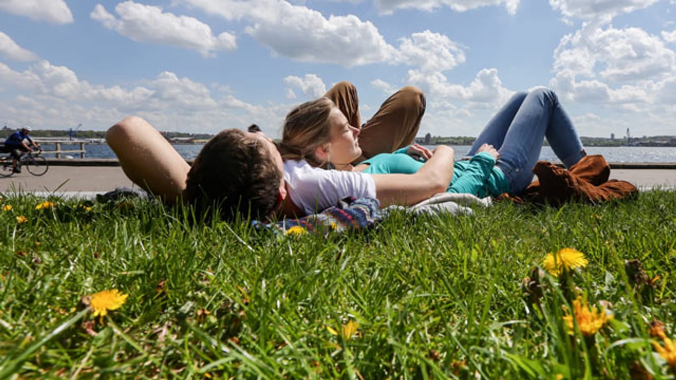 Auch in Kiel startet die neue Woche sehr warm und mit viel Sonne.