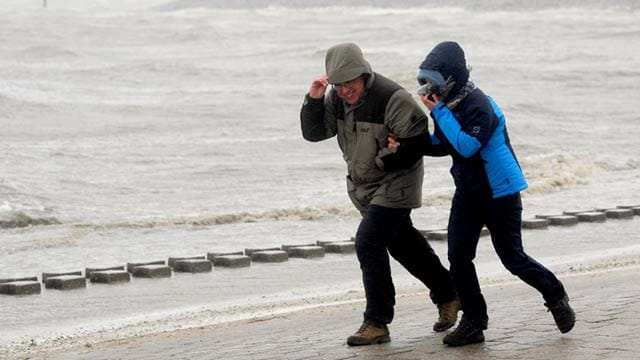 Bei heftigen Sturmböen sollte man den Strand in den nächsten Tagen lieber meiden.