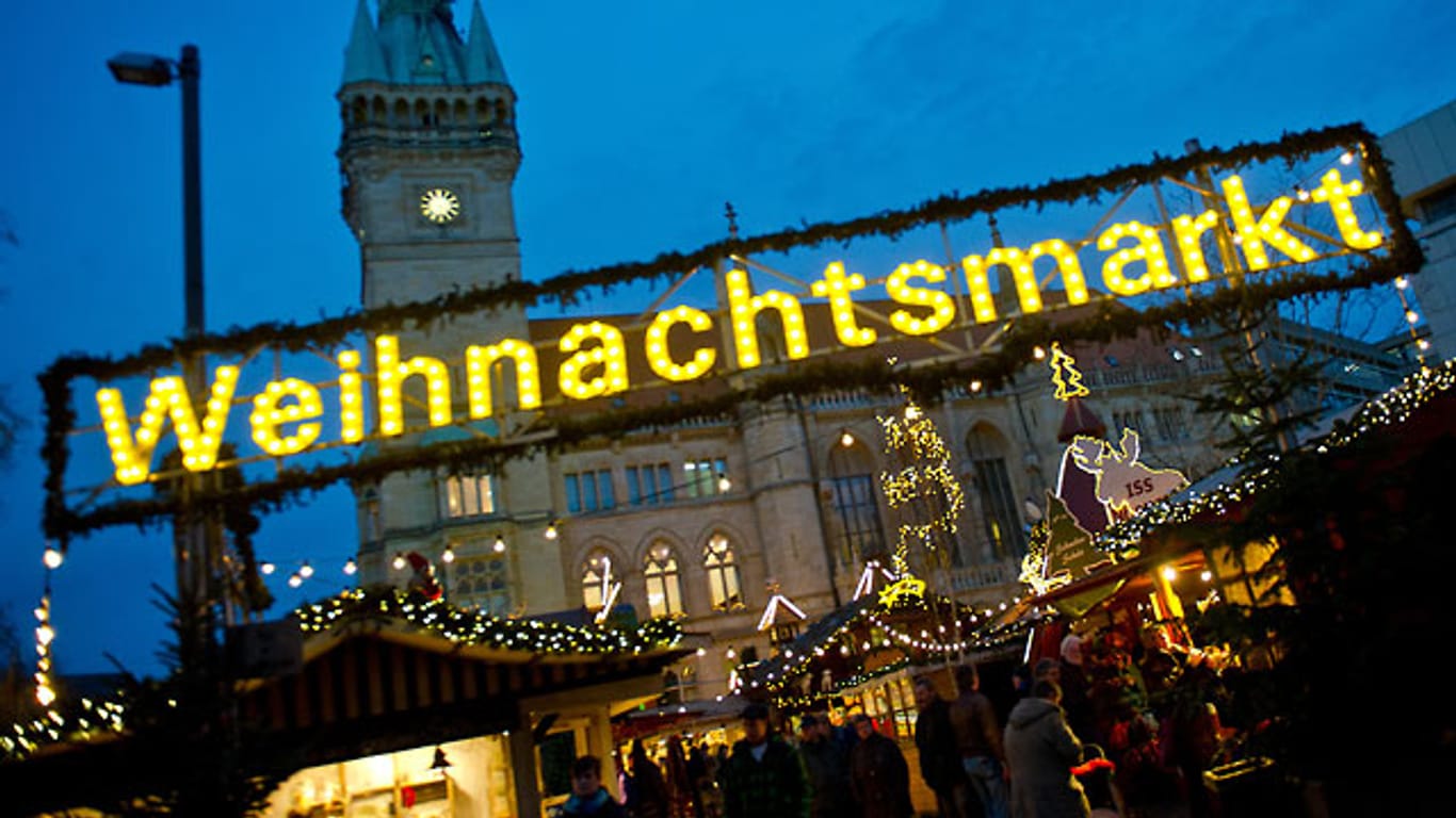 Nicht sehr kalt sieht auch der Weihnachtsmarkt in Braunschweig aus.