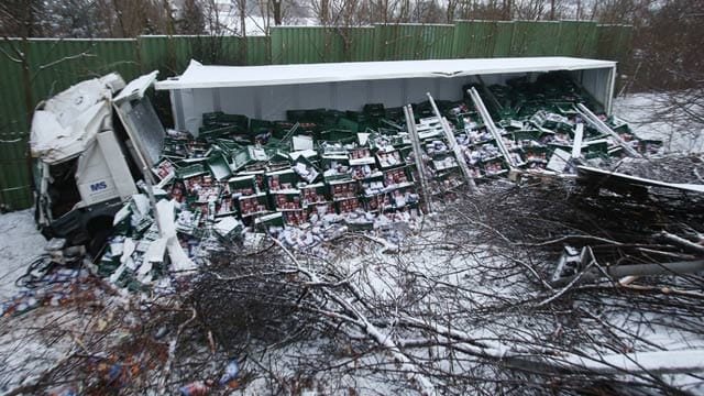 Glätteunfall in Thüringen: Besonders der Osten ist am Wochenende bedroht.