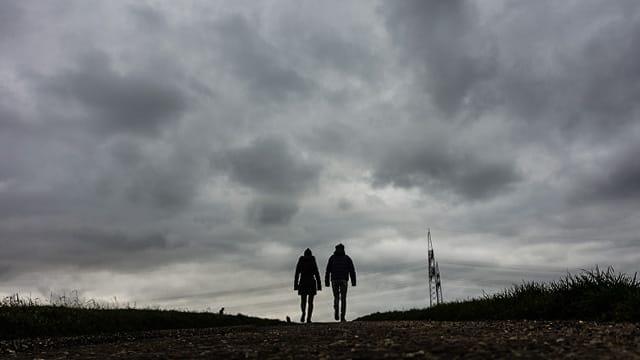 Kommt aus den Wolken Regen oder Schnee? In Frankfurt am Main eher Regen.