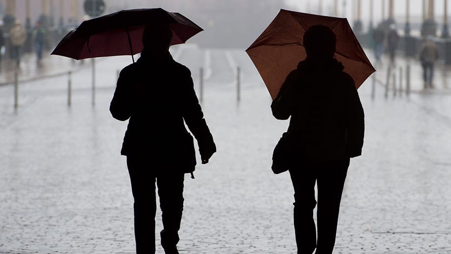 Kalte und nasse Luft bestimmen in fast ganz Deutschland das Wetter.