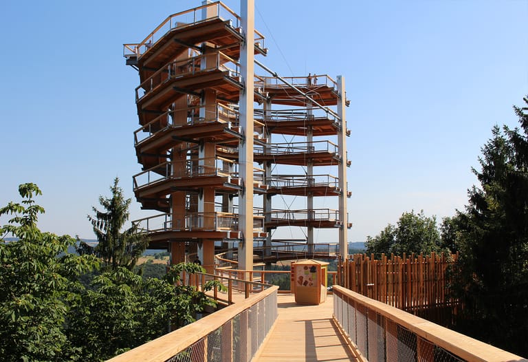 Der 42 Meter hohe Aussichtsturm des neuen Baumwipfelpfads an der Saarschleife bietet tolle Ausblicke.
