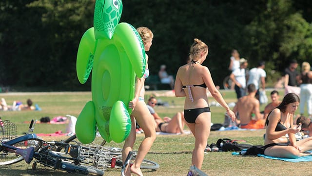 Wer Zeit hat: spätestens ab Mittwoch ab zum Baden.