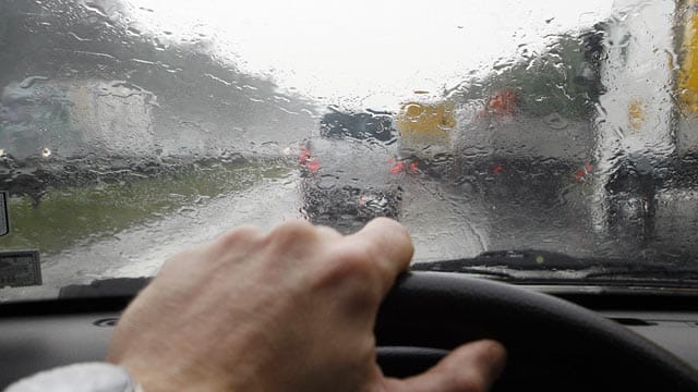Aquaplaning-Gefahr: Autofahrer müssen bei Starkregen besonders aufpassen. Aquaplaning-Gefahr: Autofahrer müssen bei Starkregen besonders aufpassen.