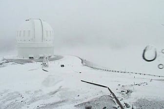 Weißer Gipfel: Ein Webcam-Bild vom Vulkankrater des Mauna Kea auf Hawaii.