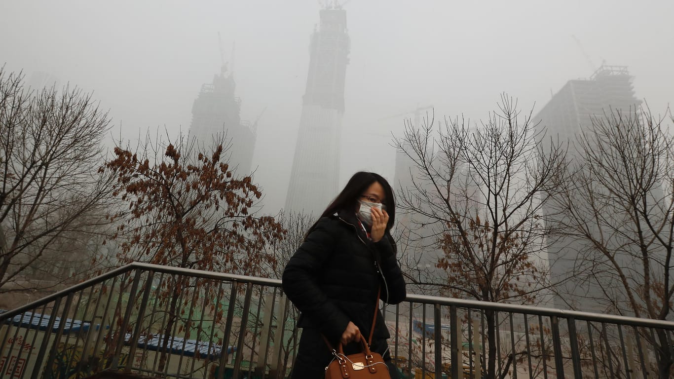 Die Einwohner Pekings sind dem Smog ausgesetzt.