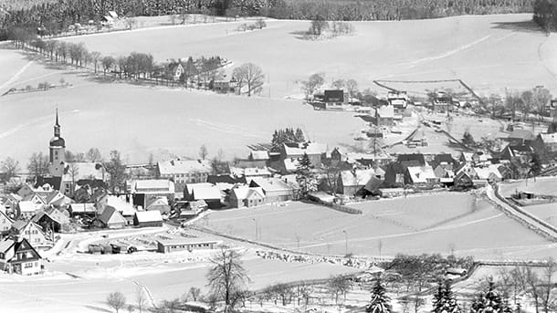 Blick über den winterlich verschneiten Erholungsort Sosa, aufgenommen im Januar 1987.