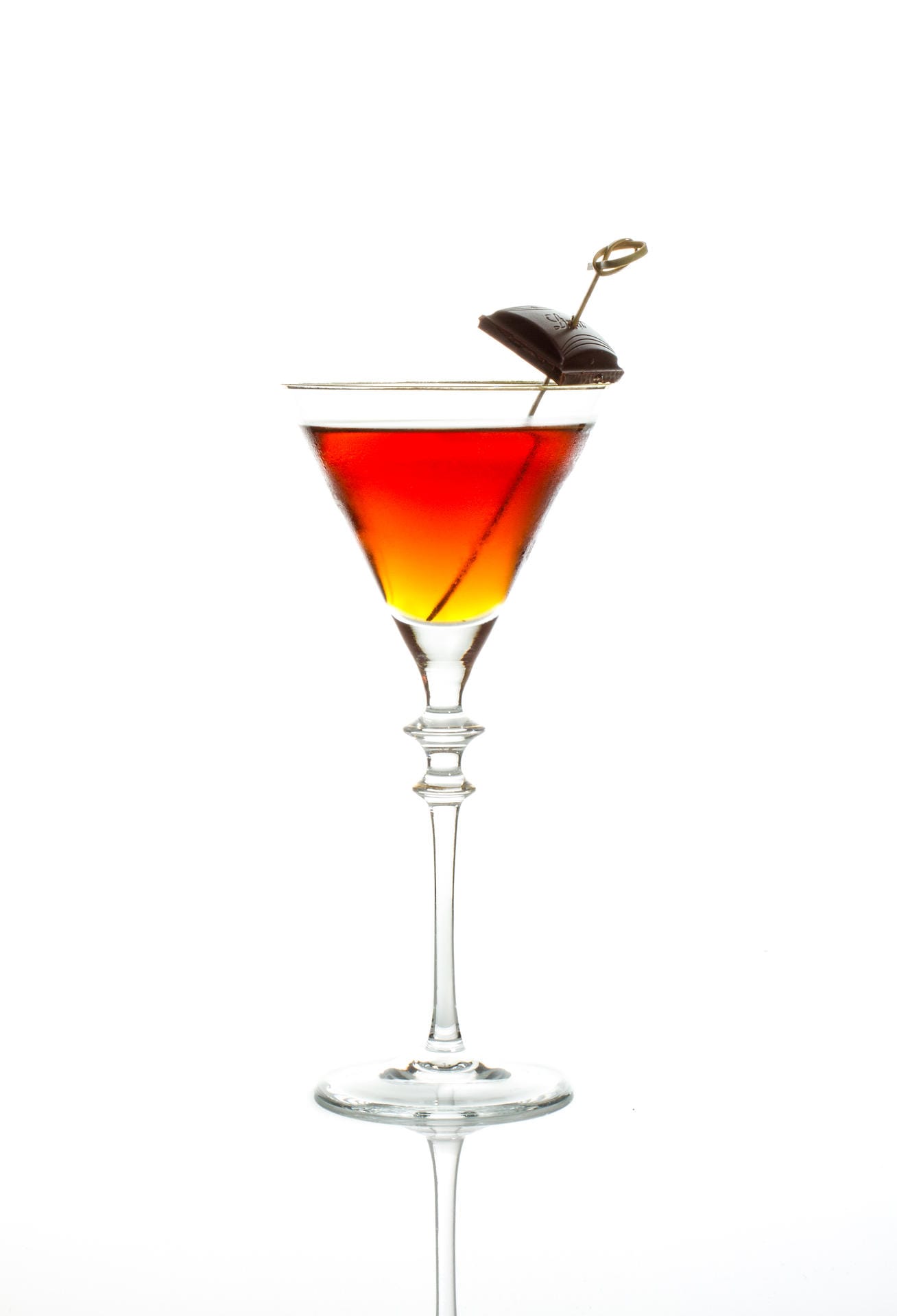 "Chi-Cho": Die Kombination aus Schokolade und Chilli soll Wohlgefühl und Wärme vermitteln. Unterstützt wird dieses innere Gefühl durch einen sieben Jahre alten Havana Club Rum und einen Vermouth Antica Formula.