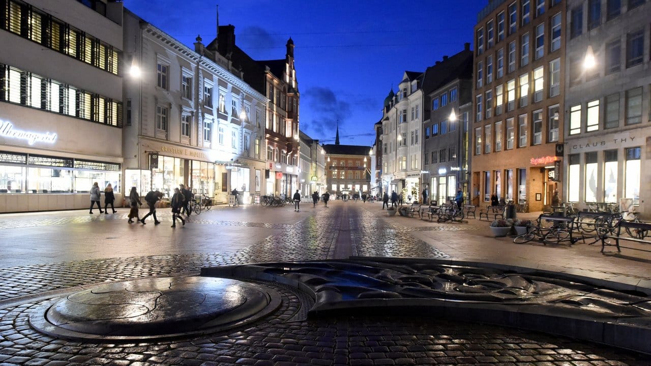 Aarhus, die zweitgrößte Stadt Dänemarks, ist Europäische Kulturhauptstadt 2017. Aarhus, die zweitgrößte Stadt Dänemarks, ist Europäische Kulturhauptstadt 2017.
