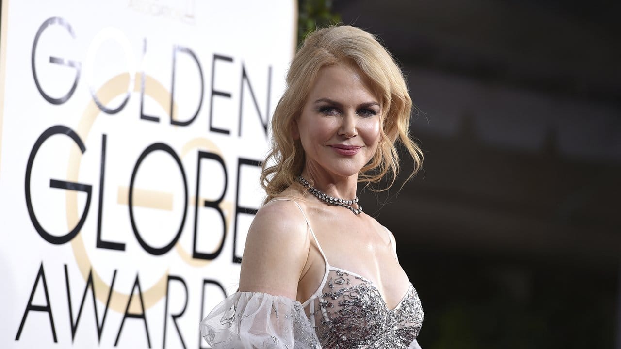Nicole Kidman strahlt in einem Dress von Alexander McQueen.
