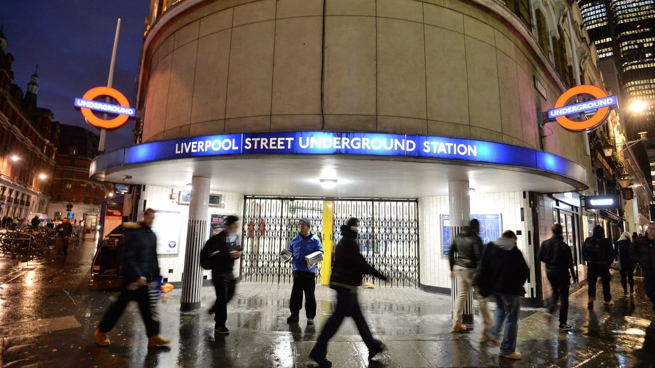 Der Streik begann am Sonntagabend, nachdem Verhandlungen zwischen der Gewerkschaft und TfL gescheitert waren. Der Streik begann am Sonntagabend, nachdem Verhandlungen zwischen der Gewerkschaft und TfL gescheitert waren.
