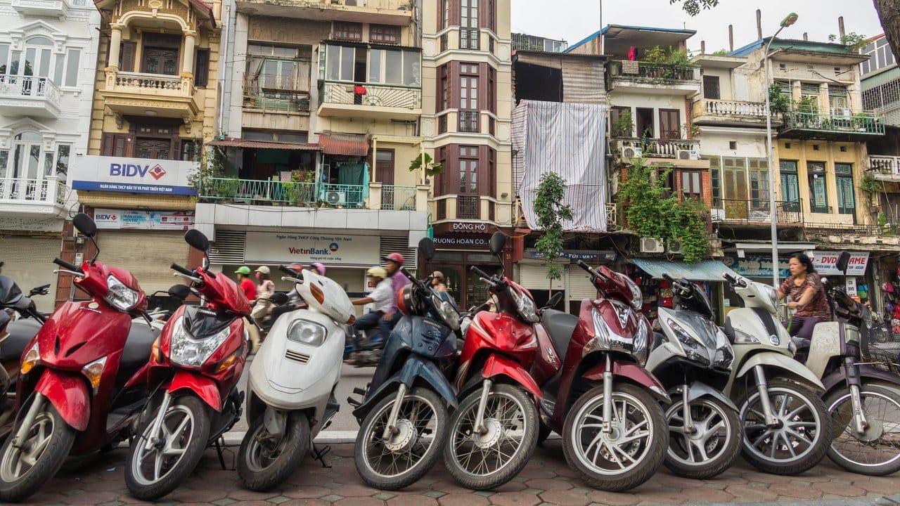 Rent a bike? In Hanoi ist das nur eingeschränkt zu empfehlen - der Verkehr ist recht chaotisch.