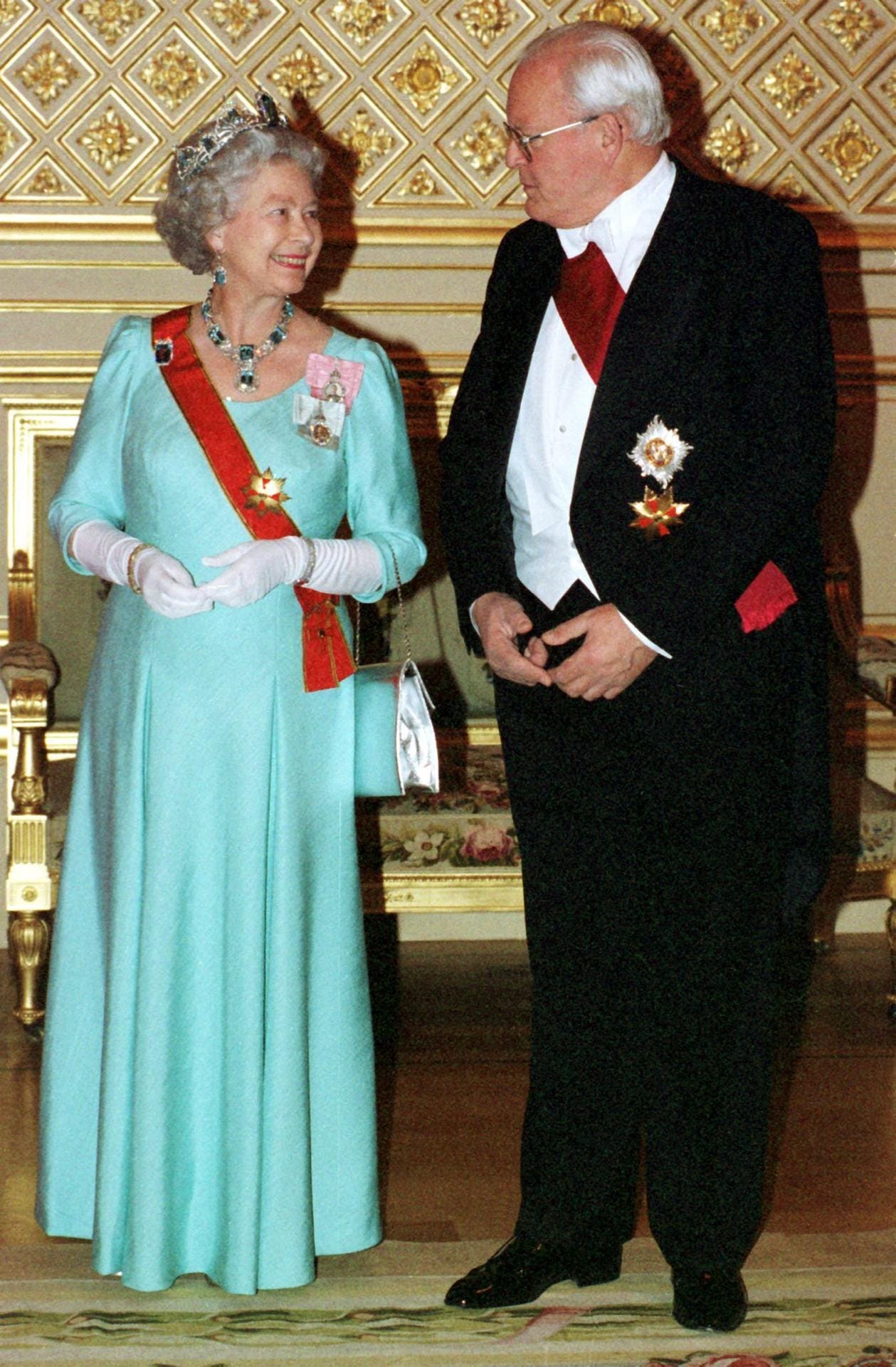 Königin Elisabeth II.von Großbritannien traf Herzog 1998.