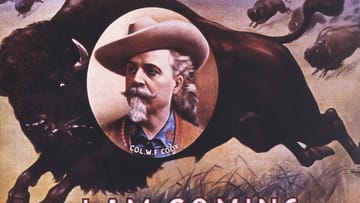 Eigentlich hieß der als Wildwestshow-Organisator, Büffeljäger und Kundschafter (Scout) der US-Armee bekannte Held der US-Pionierjahre William Frederick Cody. Aber als Buffalo Bill gelang es ihm, die mutige, aber auch oft blutig erkämpfte Eroberung des amerikanischen Westens in die zivilisierte Welt zu tragen und nachzuerzählen.