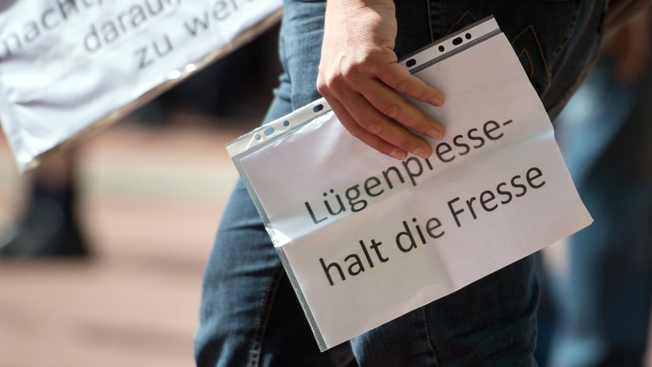 Der Begriff "Lügenpresse" war 2014 das Unwort des Jahres. Der Begriff "Lügenpresse" war 2014 das Unwort des Jahres.
