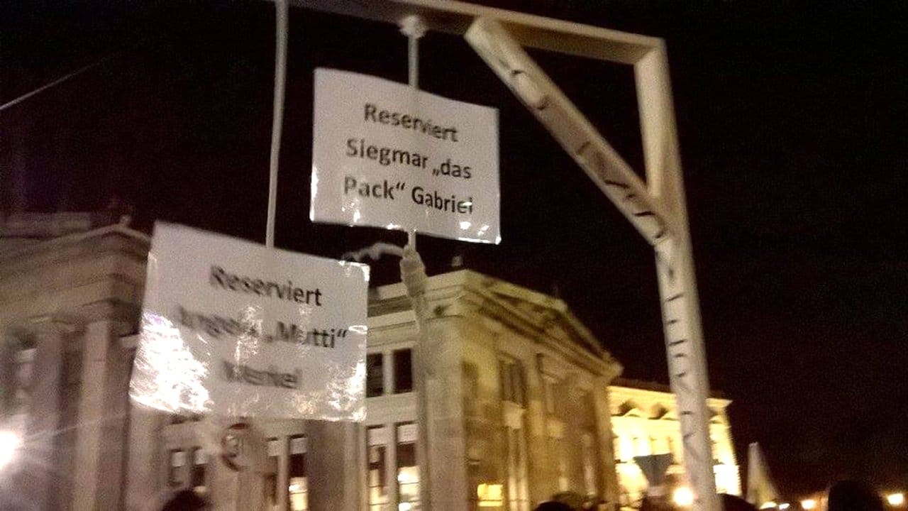 Galgen für die Politik: Manchmal braucht es bei den rechten Bewegungen gar keine Unwörter. Galgen für die Politik: Manchmal braucht es bei den rechten Bewegungen gar keine Unwörter.