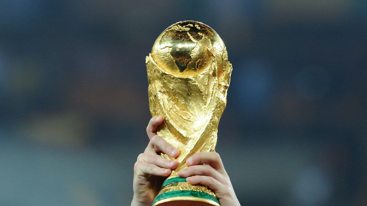 Das Teilnehmerfeld der Fußball-Weltmeisterschaft wird auf 48 Teams ausgeweitet.