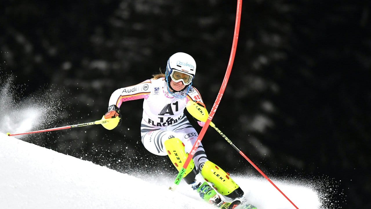 Lena Dürr beendete den Weltcup-Slalom in Flachau als Vierzehnte.