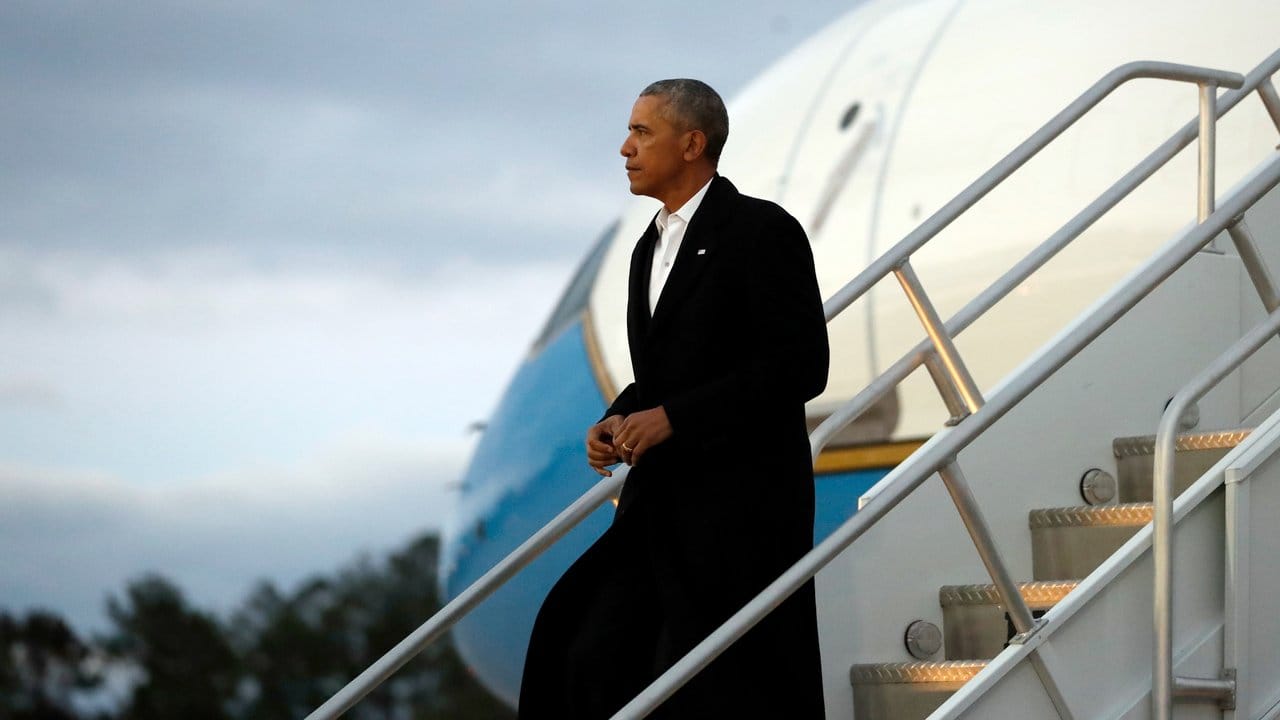 US-Präsident Barack Obama verlässt die Air Force One. US-Präsident Barack Obama verlässt die Air Force One.