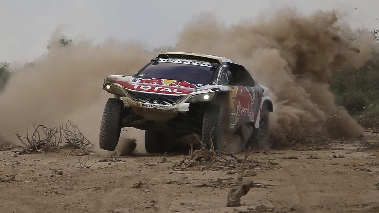 Stephane Peterhansel gewinnt nach seinen sechs Erfolgen mit dem Motorrad zum siebten Mal die Rally Dakar mit dem Auto.