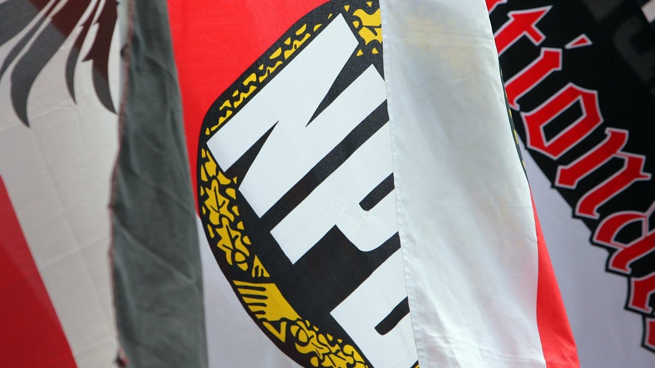 Am Dienstag wollen die Richter in Karlsruhe über das Verbot der NPD entscheiden. Am Dienstag wollen die Richter in Karlsruhe über das Verbot der NPD entscheiden.