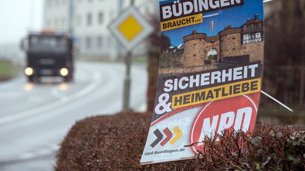 Die NPD erhält rund 1,4 Millionen Euro jährlich vom Staat. Die NPD erhält rund 1,4 Millionen Euro jährlich vom Staat.