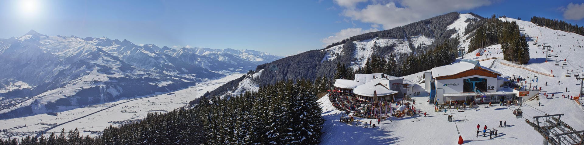Einer der bekanntesten österreichischen Wintersportorte ist die Urlaubsdestination Zell am See-Kaprun. Auf 1400 Metern lädt dort die "Areitalm" zum Einkehren ein.