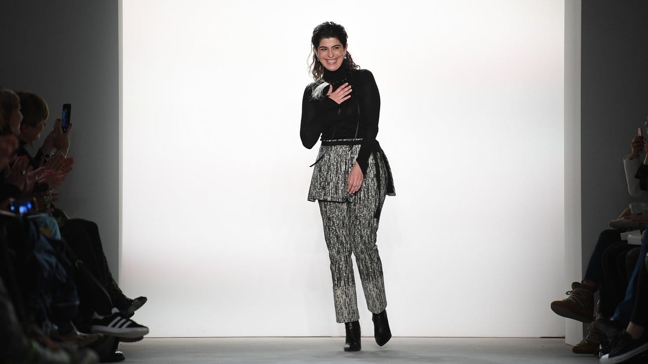 Mit der Designerin Dorothee Schumacher, deren Mode weltweit Absatz findet, startete die Berliner Fashion Week.