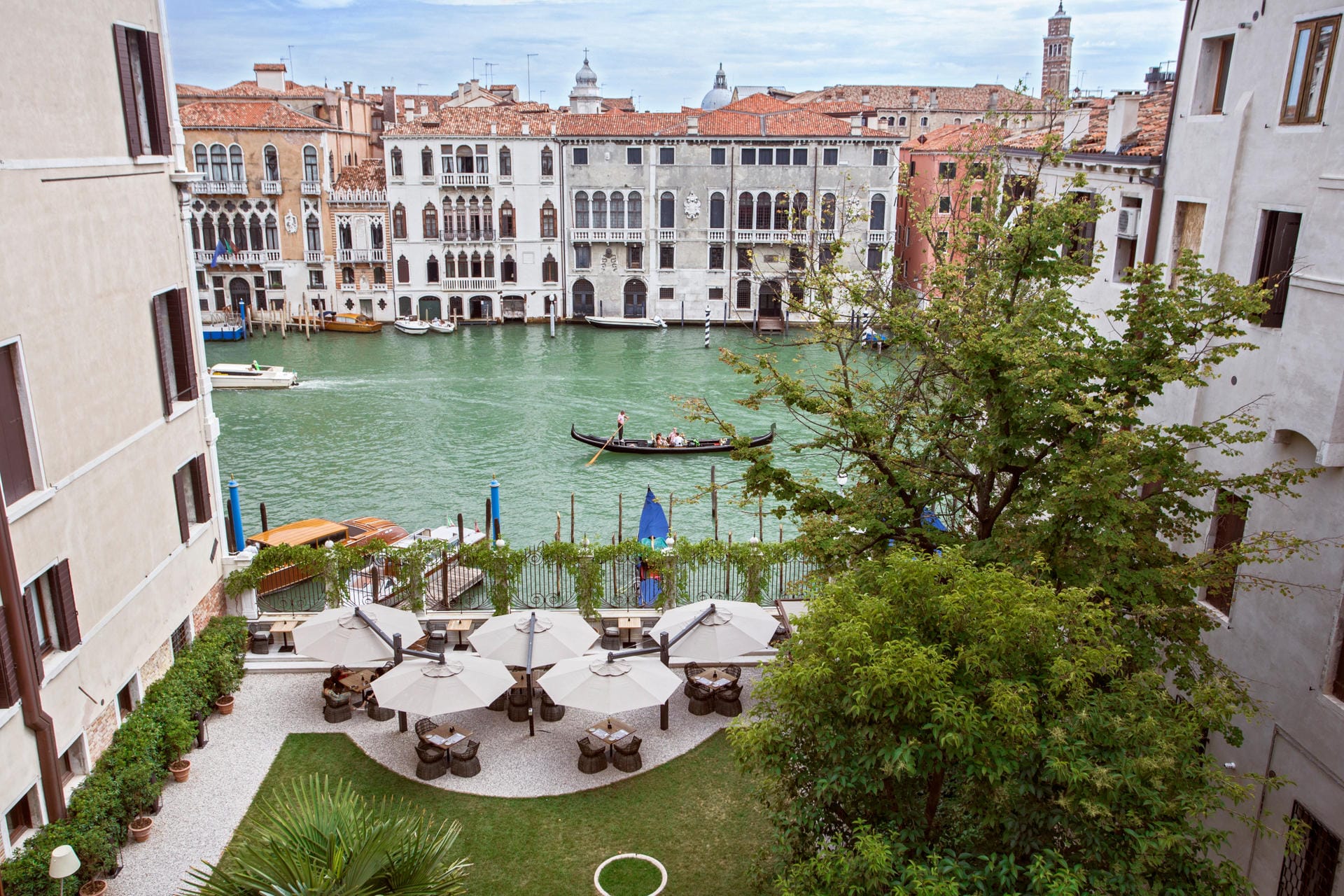 Das Luxushotel "Aman" in Venedig liegt direkt am Canal Grande. Es hat – entgegen verschiedener anderslautender Berichte – "nur" fünf Sterne.