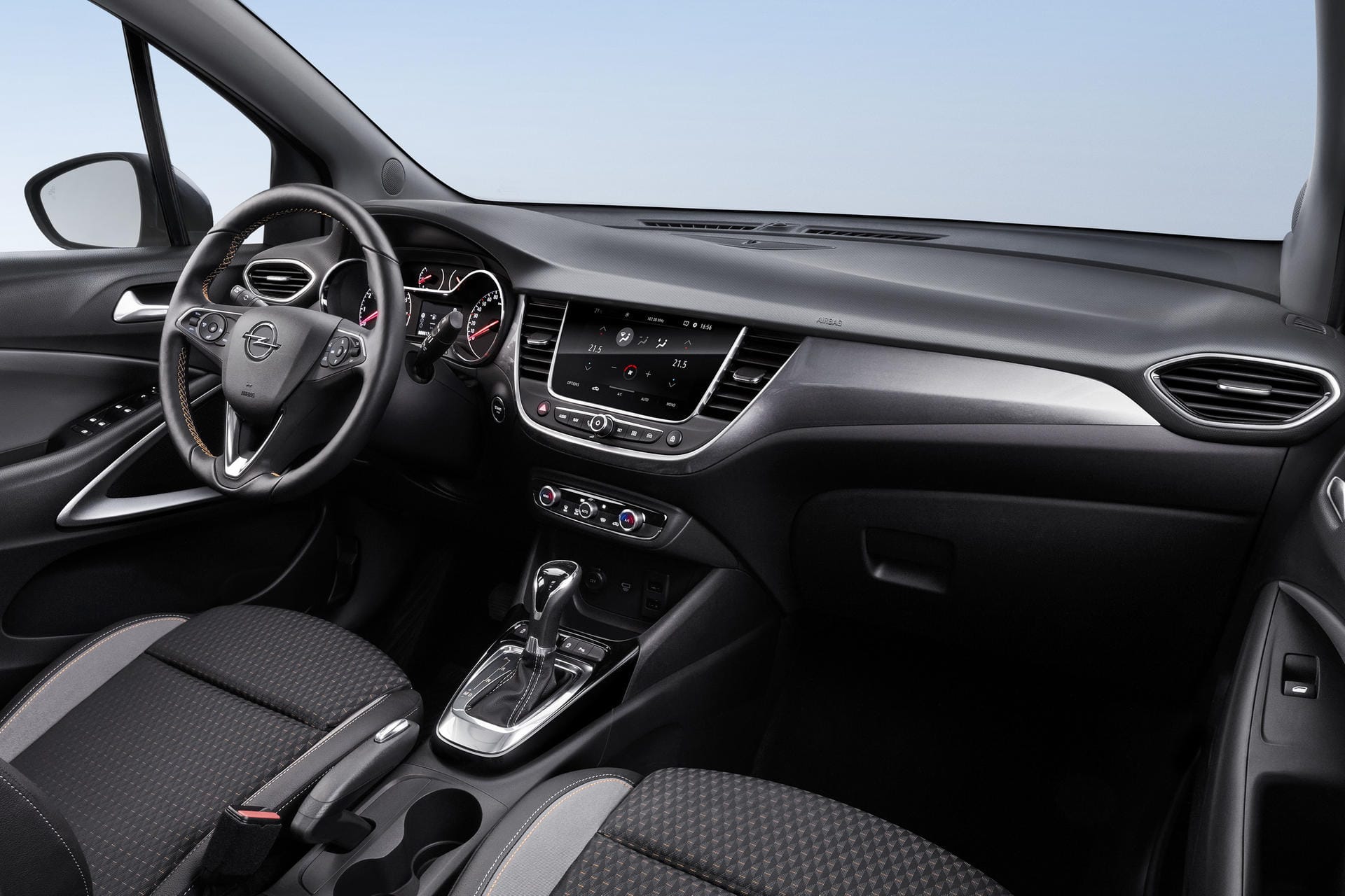 Im Opel-Innenraum findet sich ein bis zu acht Zoll großer Farb-Touchscreen.