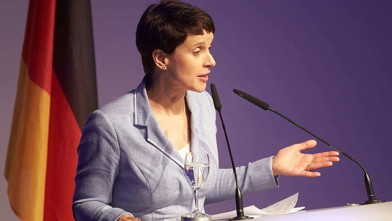 Die AFD-Vorsitzende Frauke Petry während ihrer Rede beim ENF-Kongress in Koblenz.