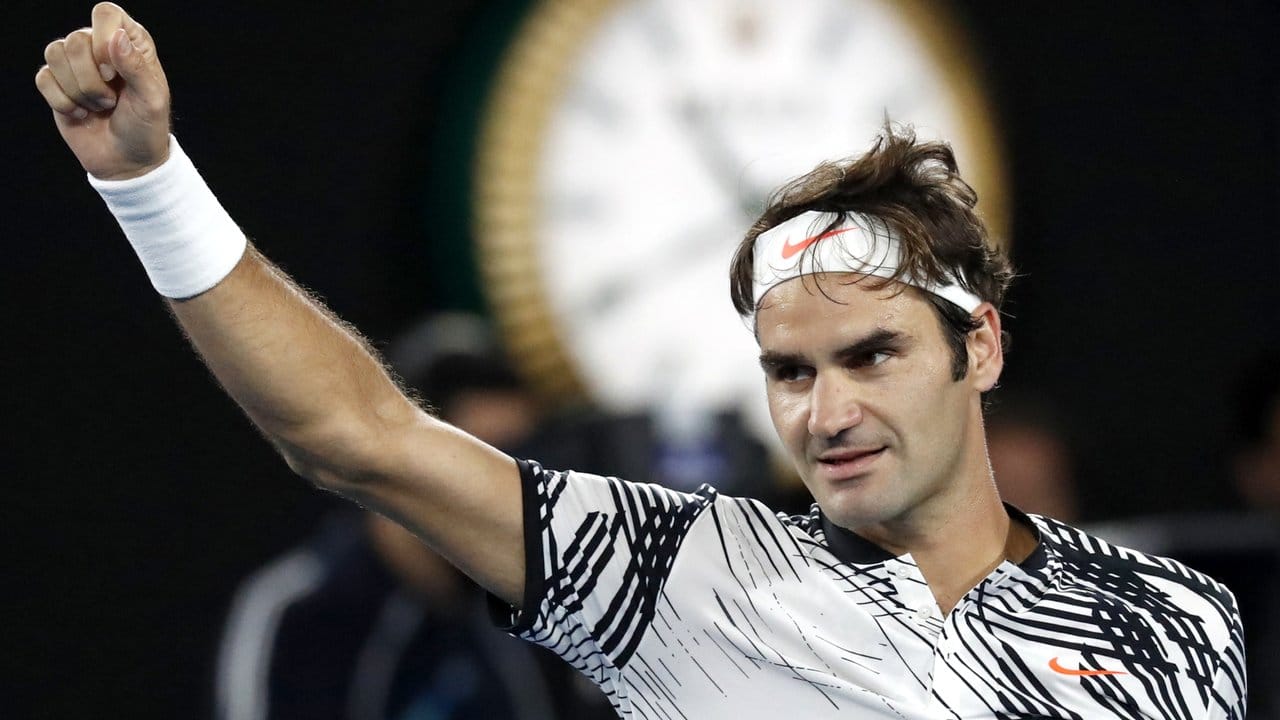 Roger Federer besiegte Stan Wawrinka in fünf Sätzen.