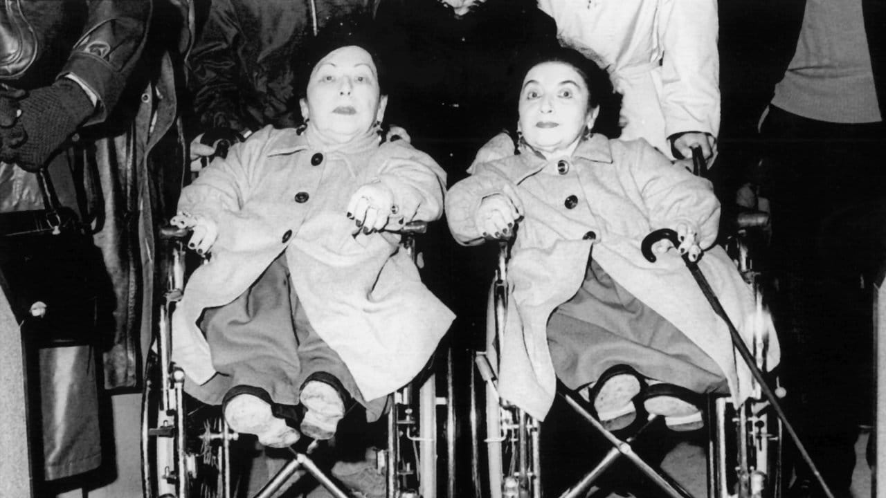 Die Zwillinge Perla und Elisabeth Tsuker am 3. Die Zwillinge Perla und Elisabeth Tsuker am 3.