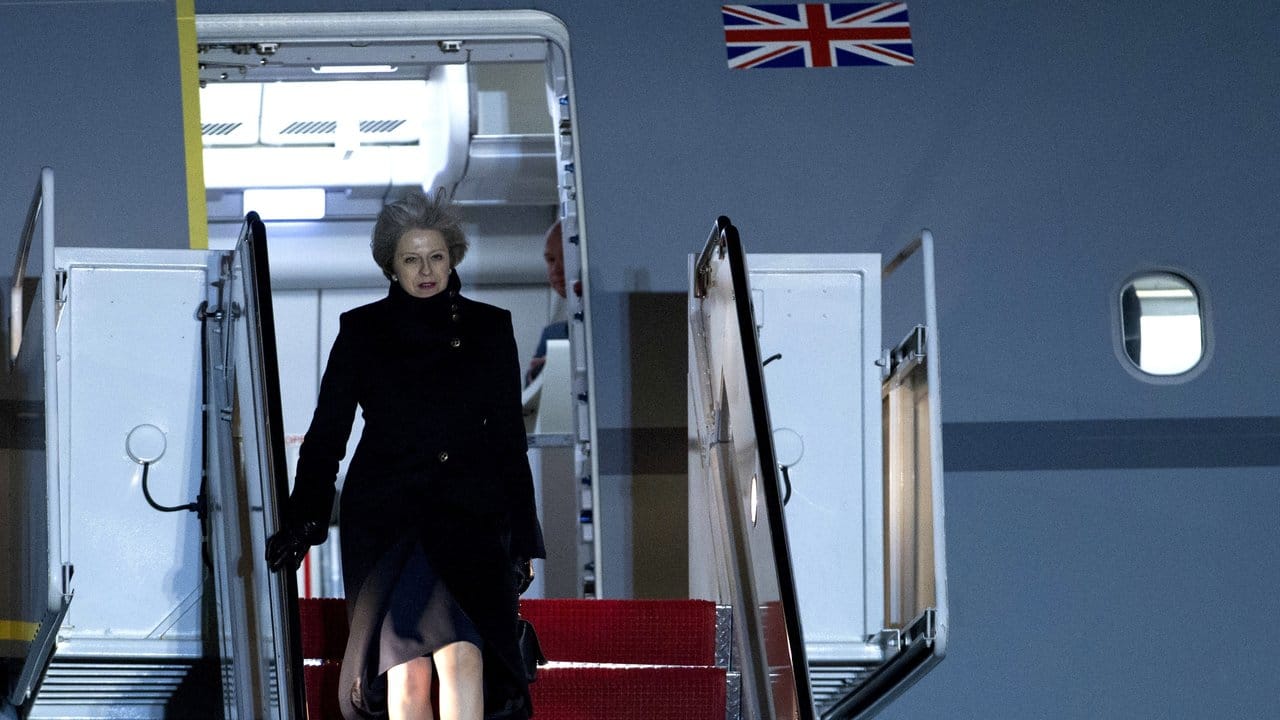 Die britische Premierministerin Theresa May nach der Landung auf der Andrews Air Force Base bei Washington.