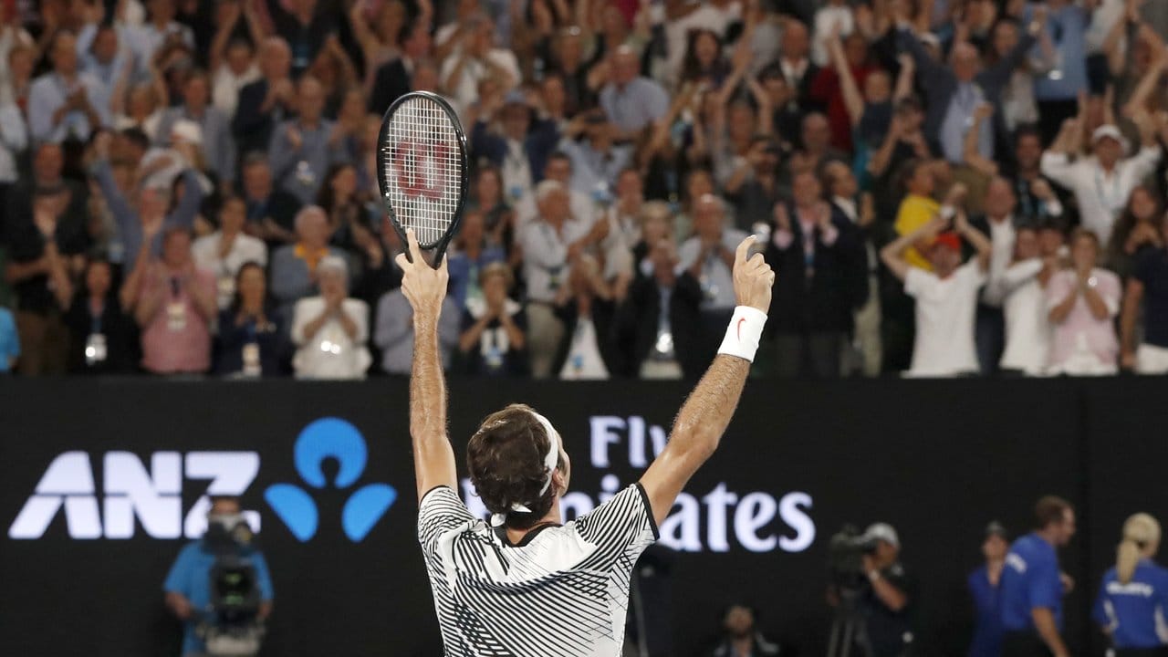 Roger Federer ließ sich von den Fans feiern.