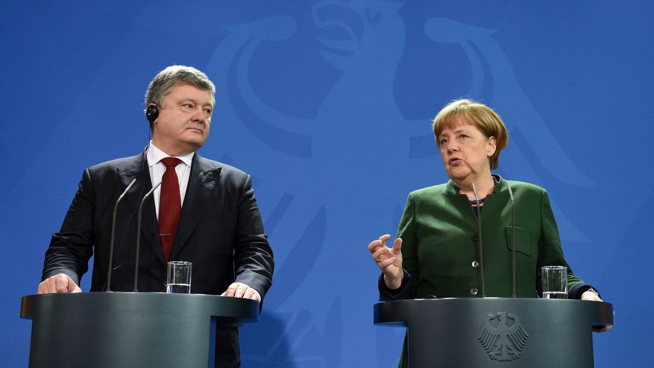 Der Präsident der Ukraine, Petro Poroschenko und Bundeskanzlerin Angela Merkel in Berlin.