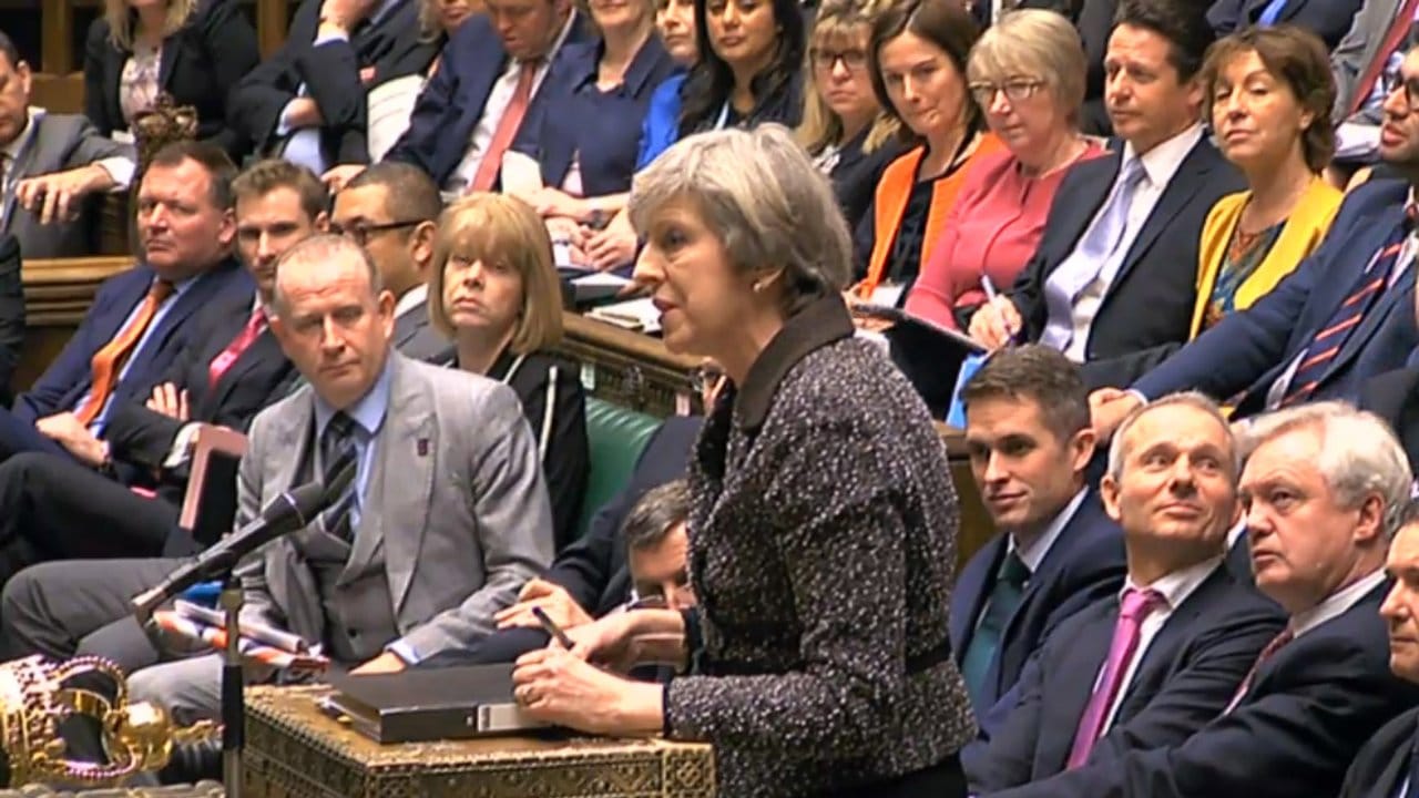 Die britische Premierministerin Theresa May beantwortet im Unterhaus in London die Fragen des Parlaments.
