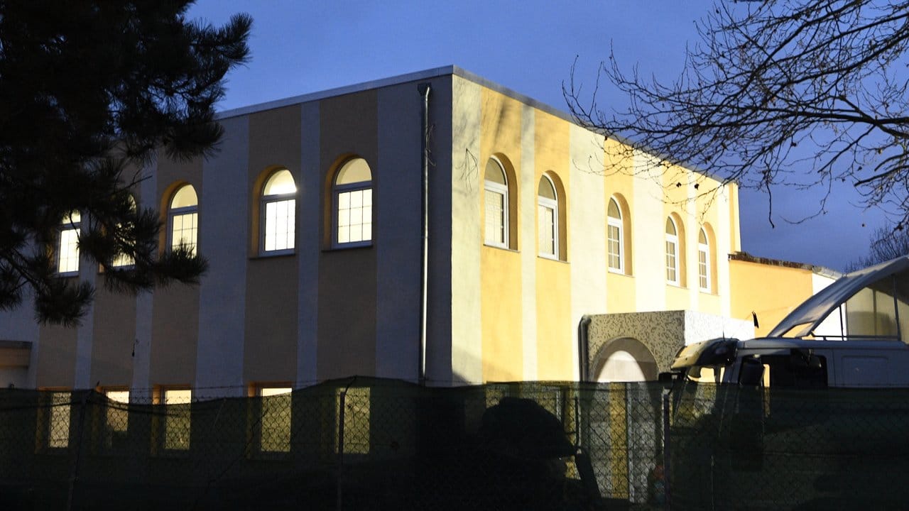 Die Rückansicht der Bilal Moschee in Frankfurt am Main im Stadtteil Griesheim.