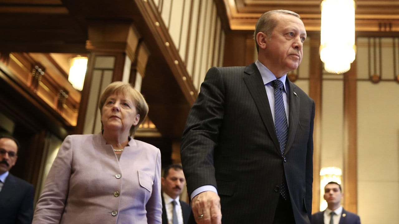 Bundeskanzlerin Merkel zusammen mit Gastgeber Erdogan in der türkischen Hauptstadt Ankara.