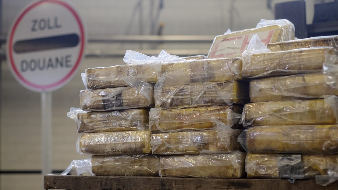 Eine Menge Stoff: Päckchen mit Kokain lagern am in Hamburg bei der Zollbehörde.