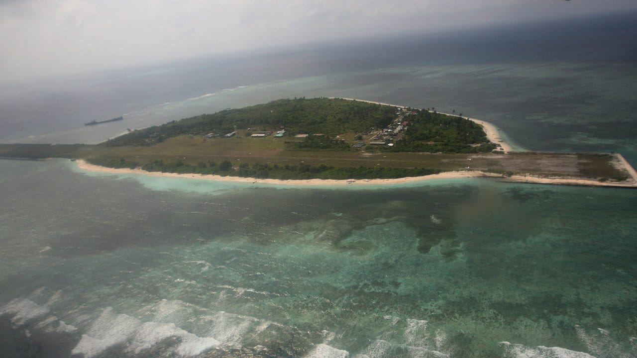 Landebahn auf einer der zwischen China, Vietnam, Japan und den Philippinen umstrittenen Spratly-Inseln.