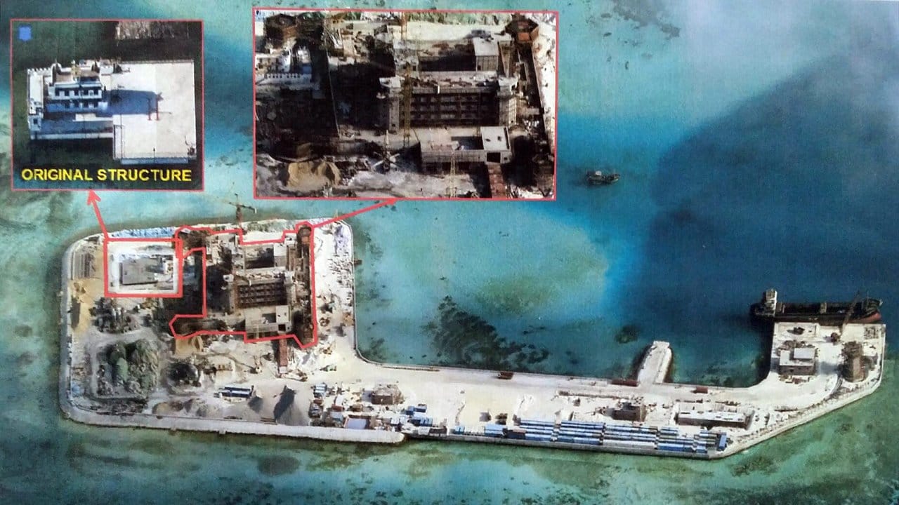 Auf winzigen Inseln im Südchinesischen Meer sind chinesische Militärkomplexe entstanden.