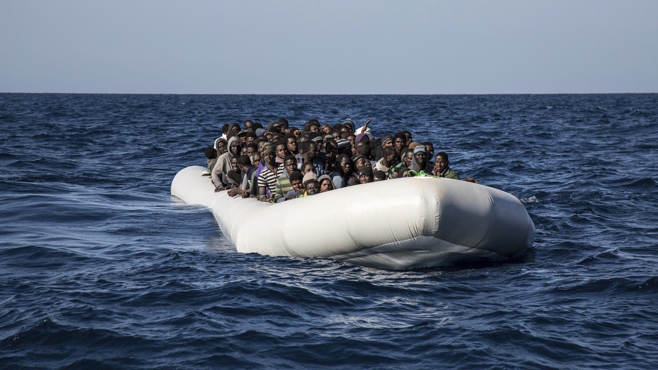 Höllentrip mit zahllosen Todesopfern: Flüchtlinge auf dem Mittelmeer.