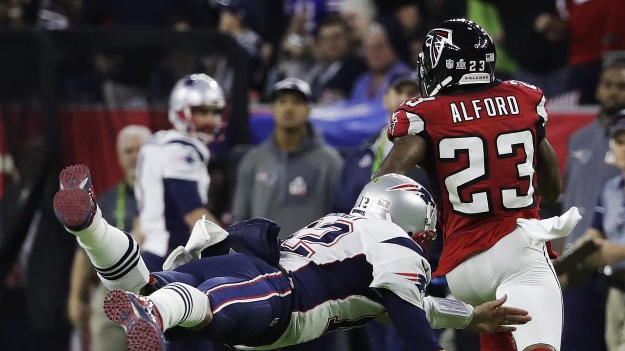 Patriots-Quarterback Tom Brady konnte Atlantas Robert Alford nicht aufhalten.