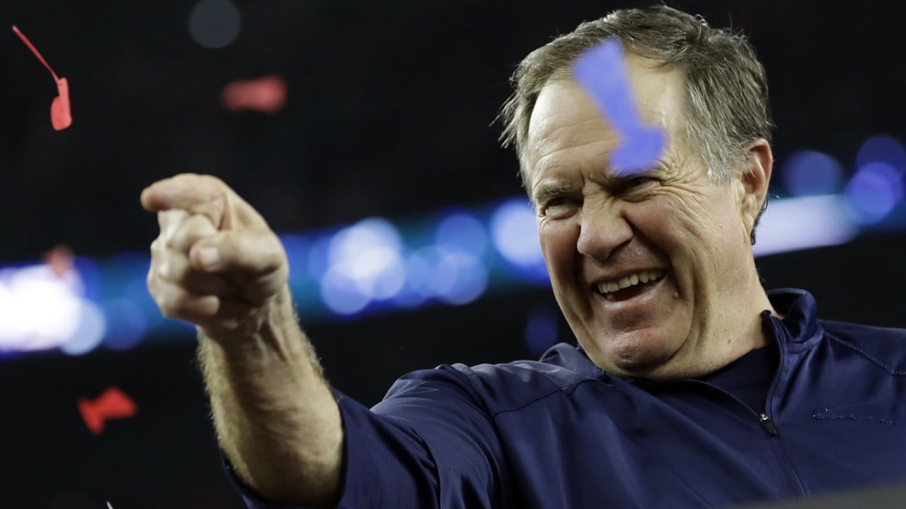 Der Trainer der New England Patriots, Bill Belichick, hat nun fünf Mal die Vince-Lombardi-Trophy gewonnen.