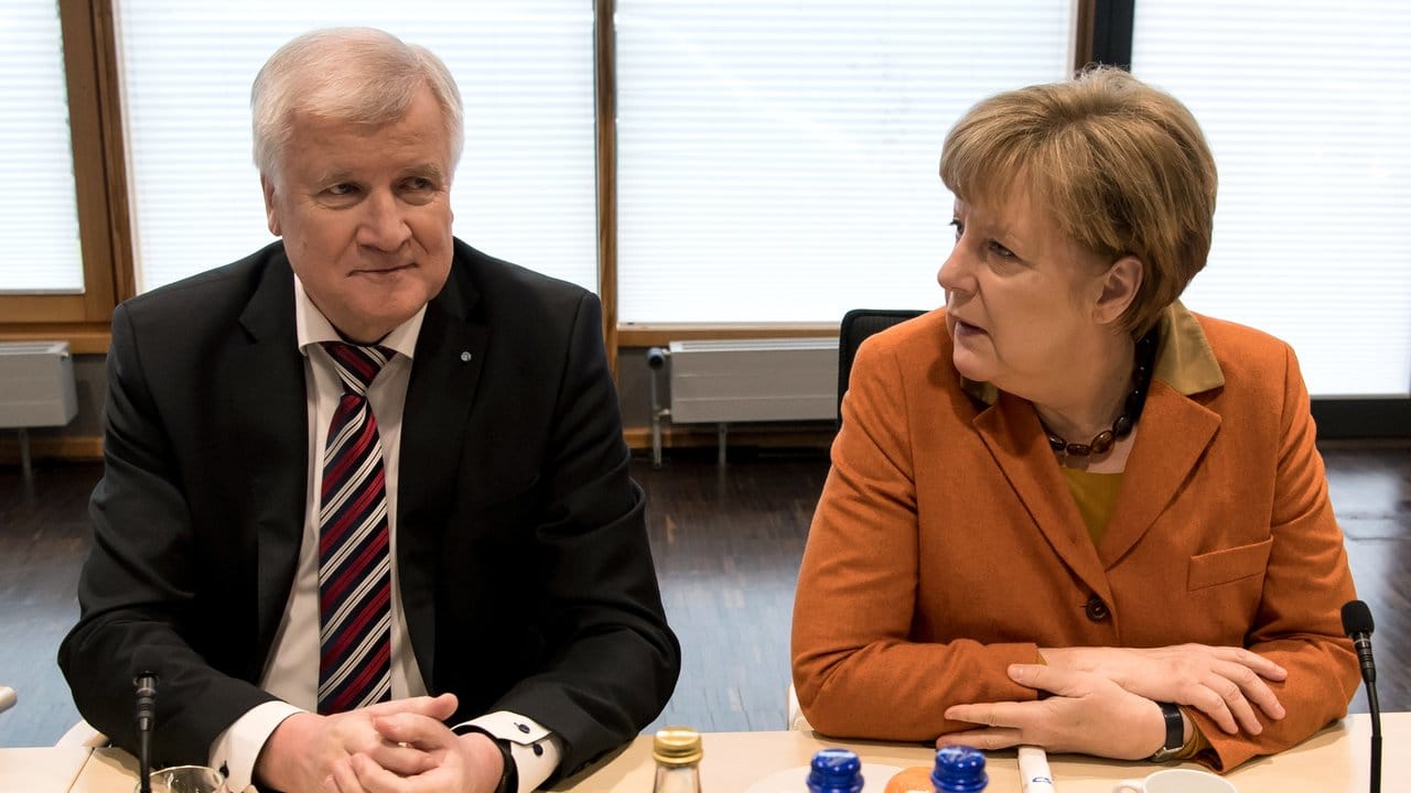 CSU-Chef Seehofer und Kanzlerin Merkel.