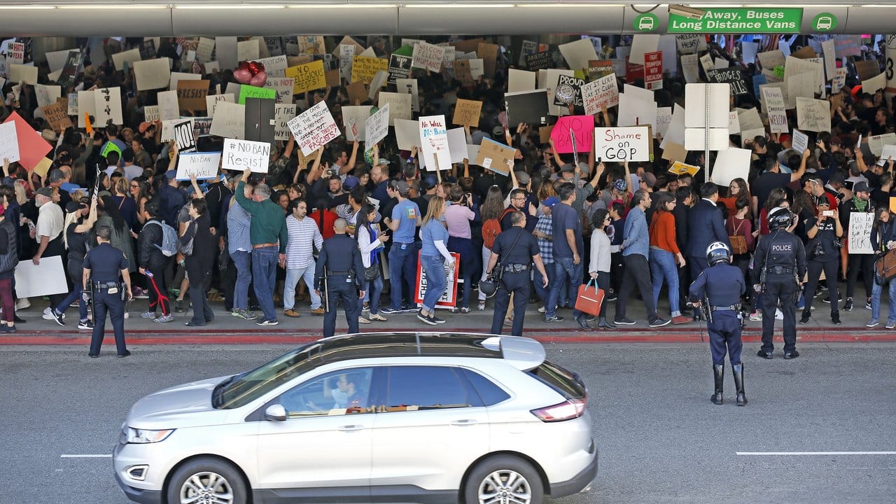 Protest am Los Angeles International Airport gegen das von US-Präsident Trump unterzeichnete Dekret zum Einreisestopp.